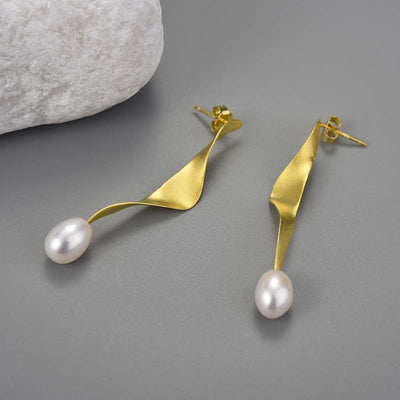 Spiral Pearl - Dangle Earrings