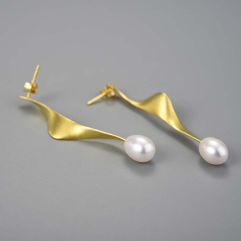 Spiral Pearl - Dangle Earrings