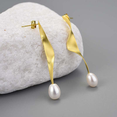 Spiral Pearl - Dangle Earrings