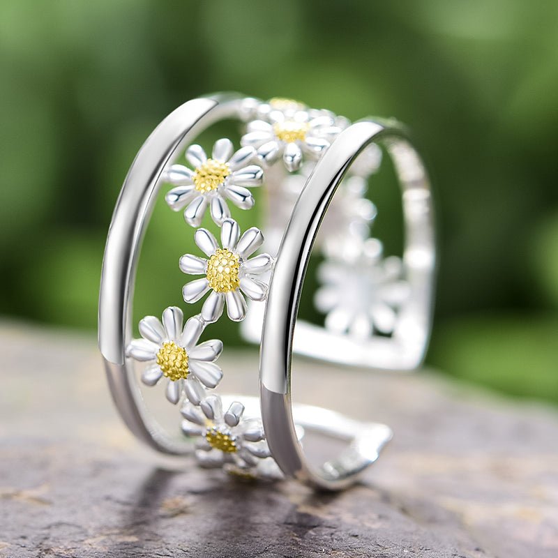 Delicate Daisy – Adjustable Ring