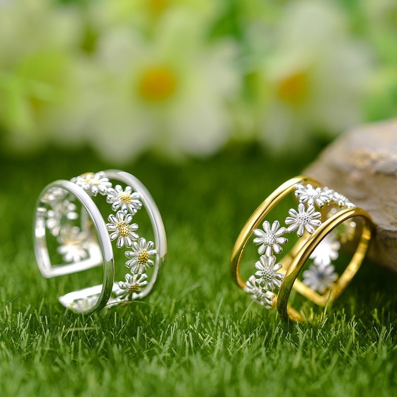 Delicate Daisy – Adjustable Ring