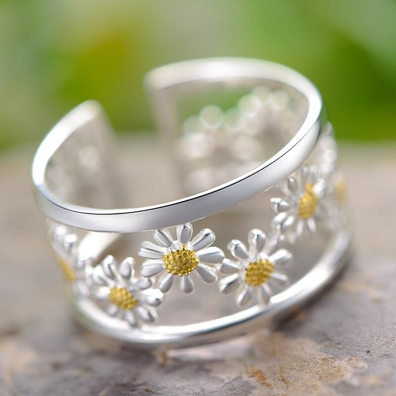 Delicate Daisy – Adjustable Ring