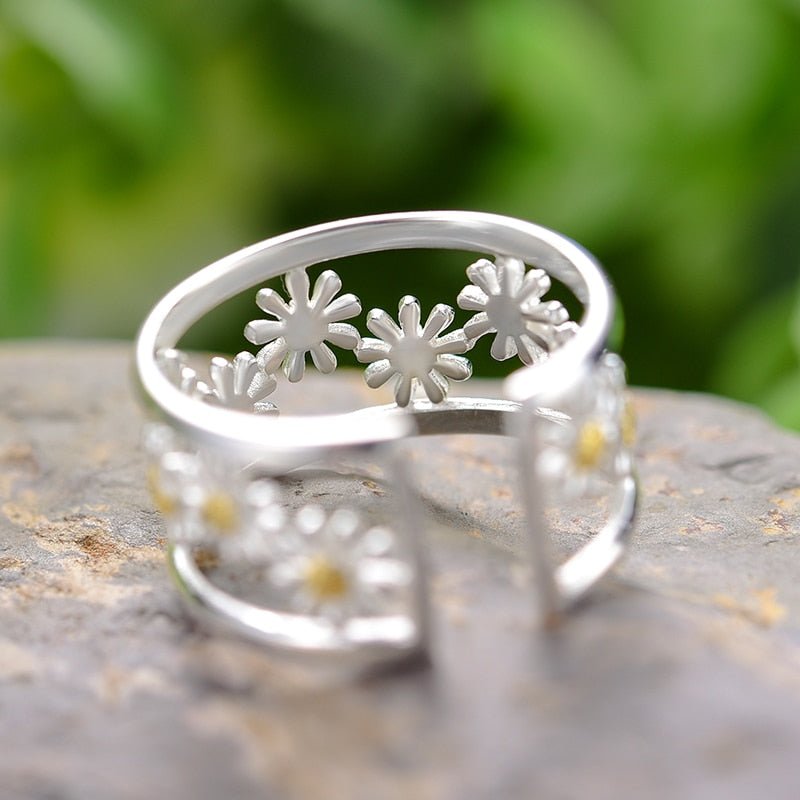 Delicate Daisy – Adjustable Ring